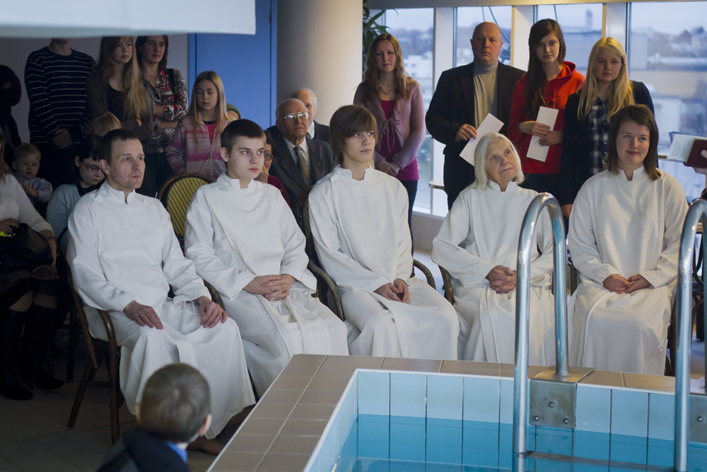 Kolgata koguduses toimus kolmandal advendil ristimine